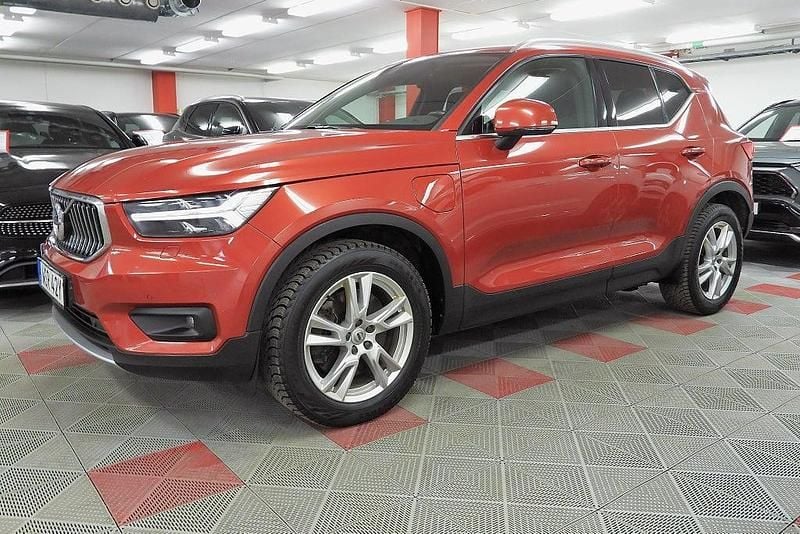 Begagnad Volvo XC40 Inscription 129 HK (94 kW) 2021 Röd SUV