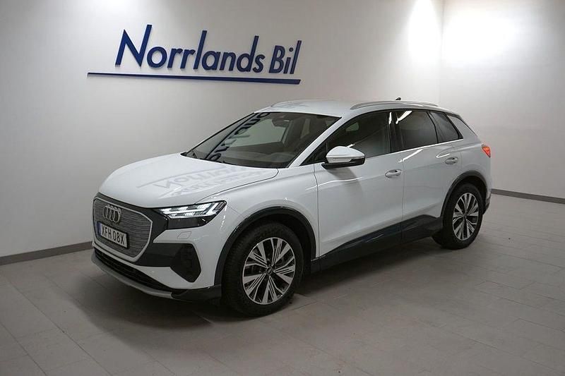 Vit (glaciärvit metallic) Begagnad 2022 Audi Q4 e-tron Advanced SUV | 449 900 kr (Lite dyr) - Bild 1/4
