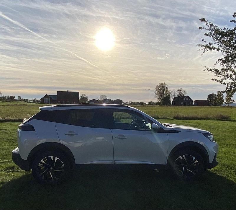 Vit Begagnad 2021 Peugeot 2008 SUV | 185 000 kr (Marknadspris) - Bild 1/4