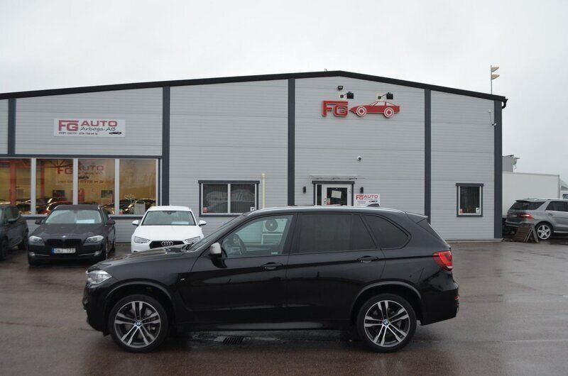Svart Begagnad 2015 BMW X5 M Sport SUV | 324 900 kr (Lite dyr) - Bild 1/4