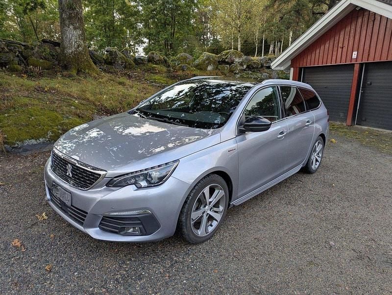 Grå Begagnad 2019 Peugeot 308 Kombi | 135 000 kr (Marknadspris) - Bild 1/4