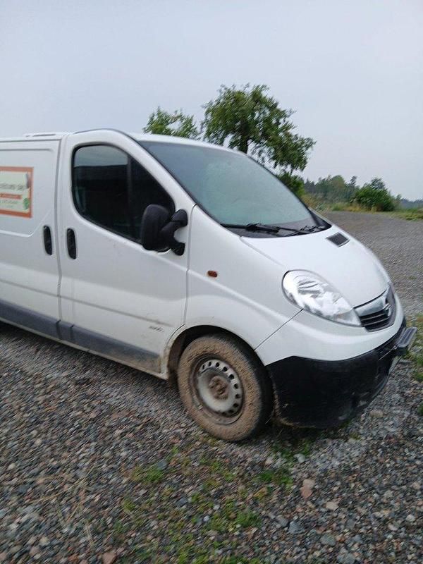 Vit Begagnad 2011 Opel Vivaro Van | 49 000 kr - Bild 1/4