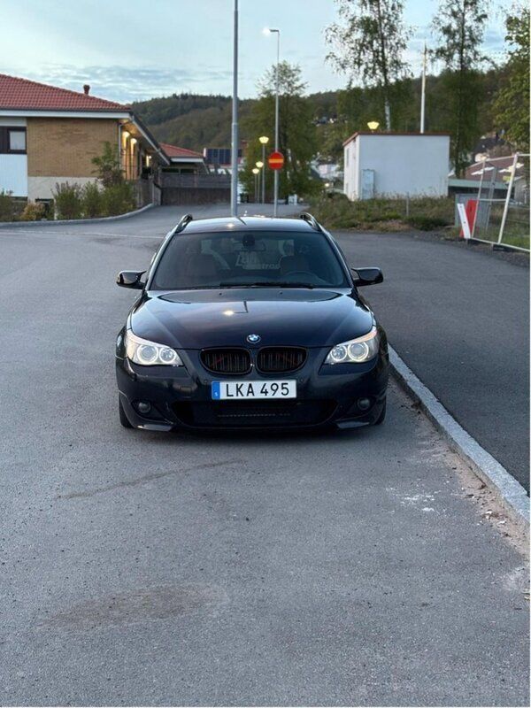 Svart Begagnad 2007 BMW 523 M Sport Kombi | 67 000 kr - Bild 1/4
