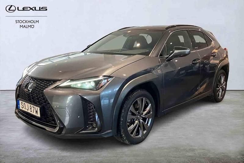 Begagnad Lexus UX 250h Sport Design Packet 186 HK (136 kW) 2022 Grå SUV