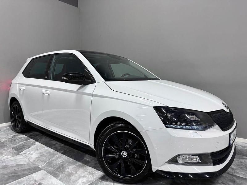 Vit Begagnad 2015 Skoda Fabia Monte Carlo Halvkombi | 99 900 kr (Dyr) - Bild 1/4