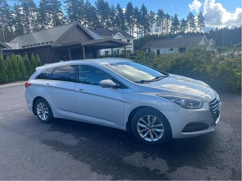 Silver Begagnad 2016 Hyundai i40 Kombi | 115 000 kr (Marknadspris) - Bild 1/4