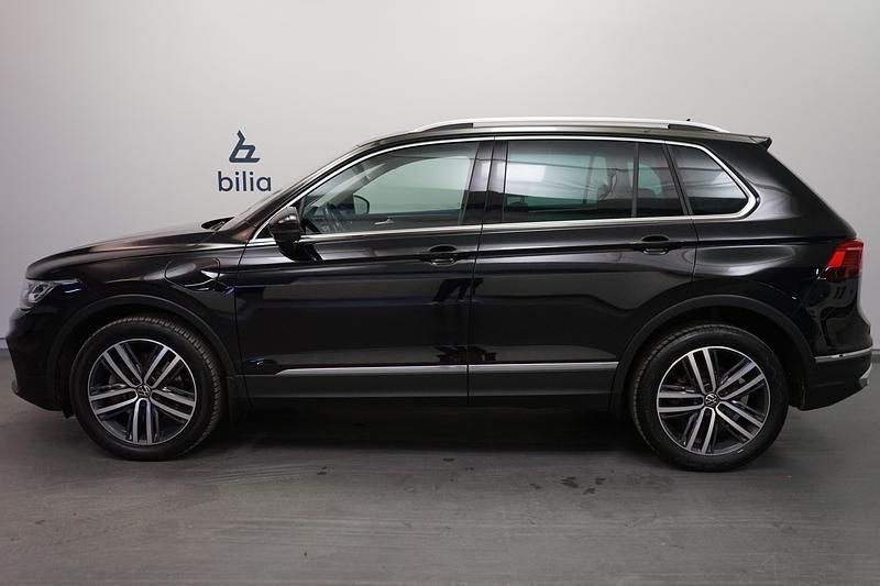 Begagnad VW Tiguan Elegance 248 HK (182 kW) 2023 Svart SUV