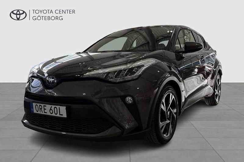 Grå Begagnad 2022 Toyota C-HR Edition SUV | 264 900 kr (Marknadspris) - Bild 1/2