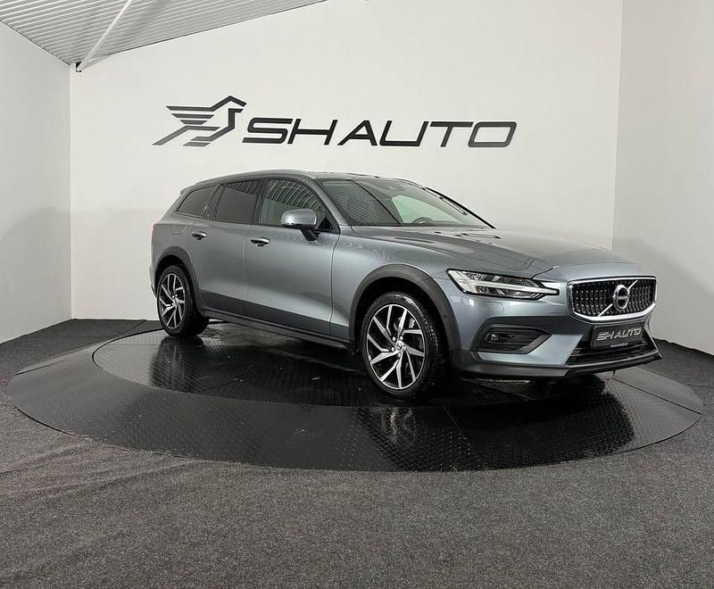 Begagnad Volvo V60 CC Momentum 200 HK (147 kW) 2019 Grå Kombi