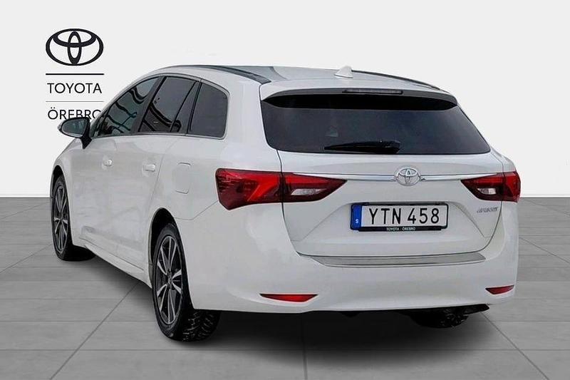 Begagnad Toyota Avensis Edition 148 HK (108 kW) 2017 Vit Kombi
