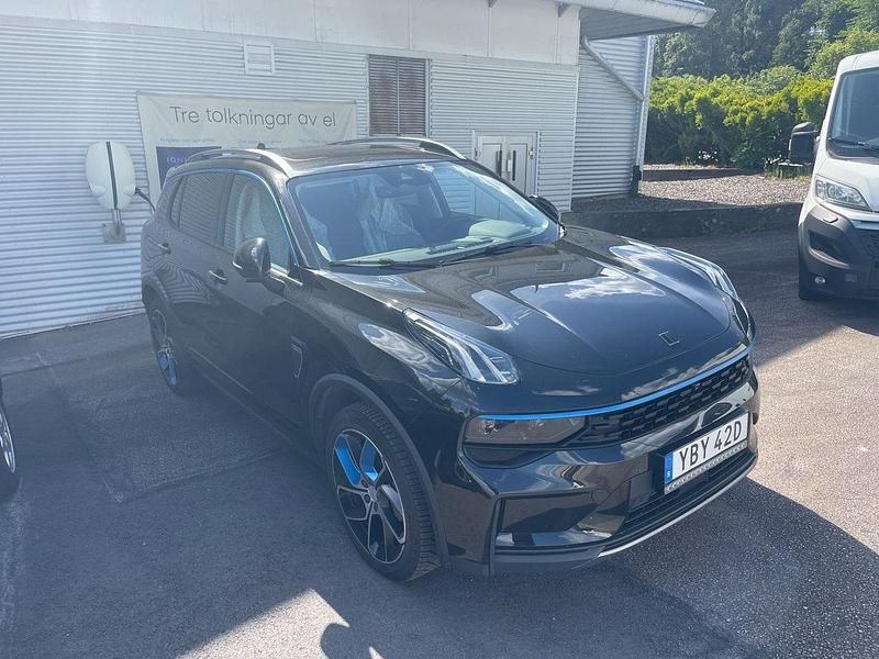 Svart Begagnad 2022 Lynk & Co 01 SUV | 285 900 kr (Marknadspris) - Bild 1/4