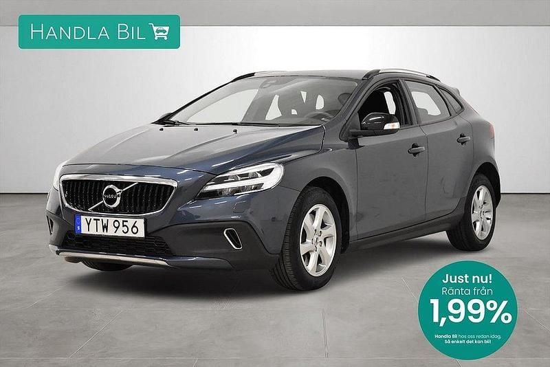Mörkblå Begagnad 2018 Volvo V40 CC Kombi | 239 900 kr (Marknadspris) - Bild 1/3