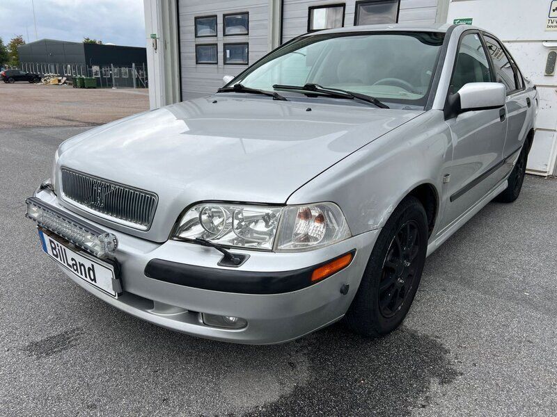 Begagnad 2001 Volvo S40 Sedan | 27 900 kr - Bild 1/4