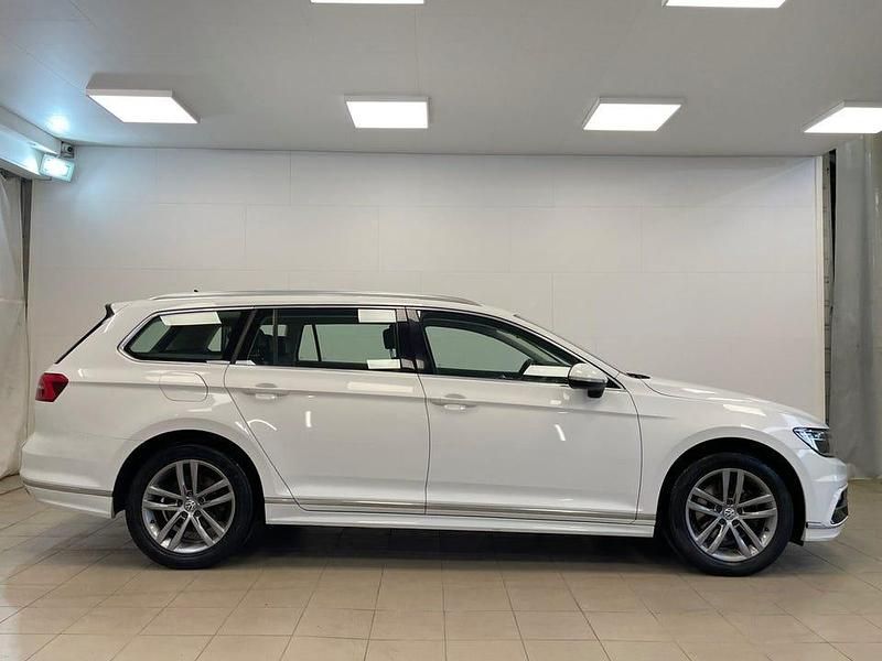 Begagnad VW Passat R-line 190 HK (139 kW) 2018 Vit