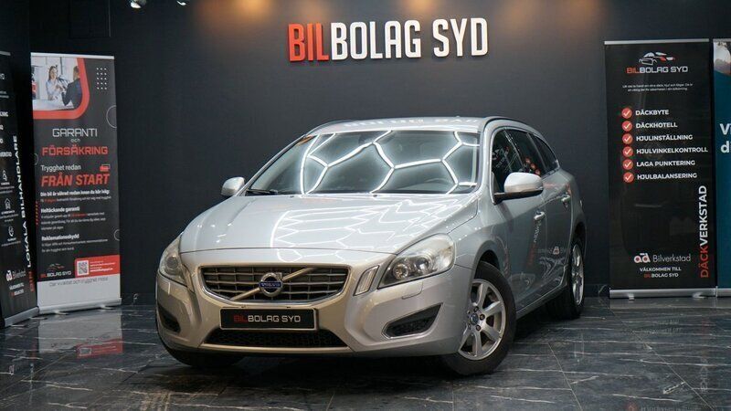 Ljusgrå Begagnad 2011 Volvo V60 Kombi | 69 900 kr (Lite dyr) - Bild 1/4