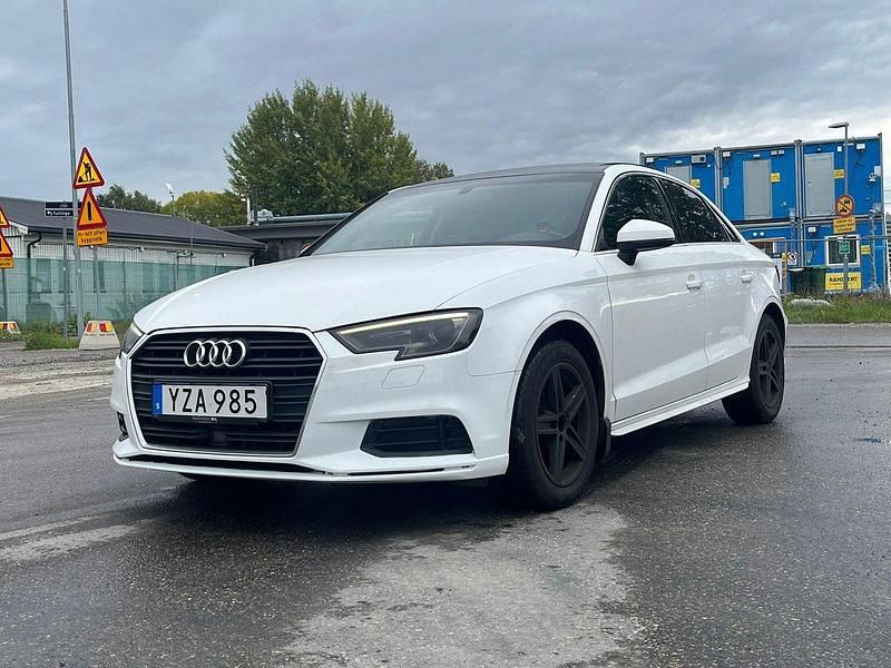 Vit Begagnad 2018 Audi A3 Comfort Sedan | 195 000 kr (Marknadspris) - Bild 1/4