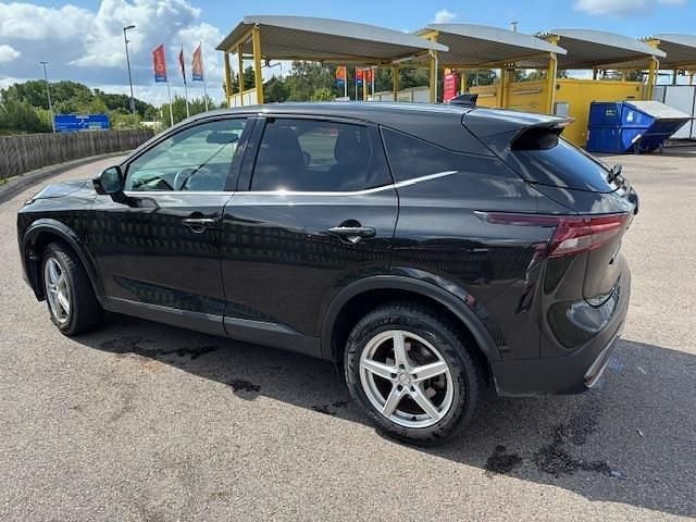 Svart Begagnad 2022 Nissan Qashqai N-Connecta SUV | 279 000 kr (Marknadspris) - Bild 1/4