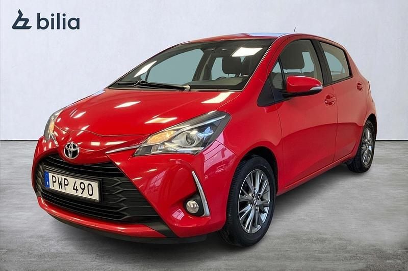 Röd Begagnad 2018 Toyota Yaris Active Halvkombi | 124 900 kr (Marknadspris) - Bild 1/4