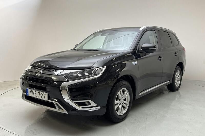 Svart Begagnad 2019 Mitsubishi Outlander Edition SUV | 200 000 kr - Bild 1/4