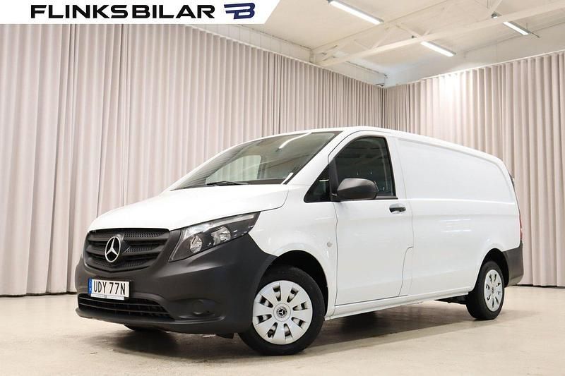 Vit Begagnad 2021 Mercedes Vito Minibuss | 179 900 kr (Superpris) - Bild 1/4