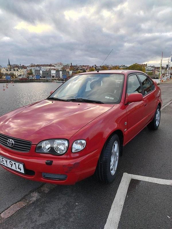 Röd Begagnad 2001 Toyota Corolla Halvkombi | 29 900 kr (Marknadspris) - Bild 1/4