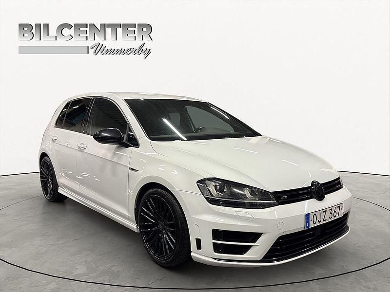 Vit Begagnad 2016 VW Golf VII R Halvkombi | 224 500 kr (Marknadspris) - Bild 1/4