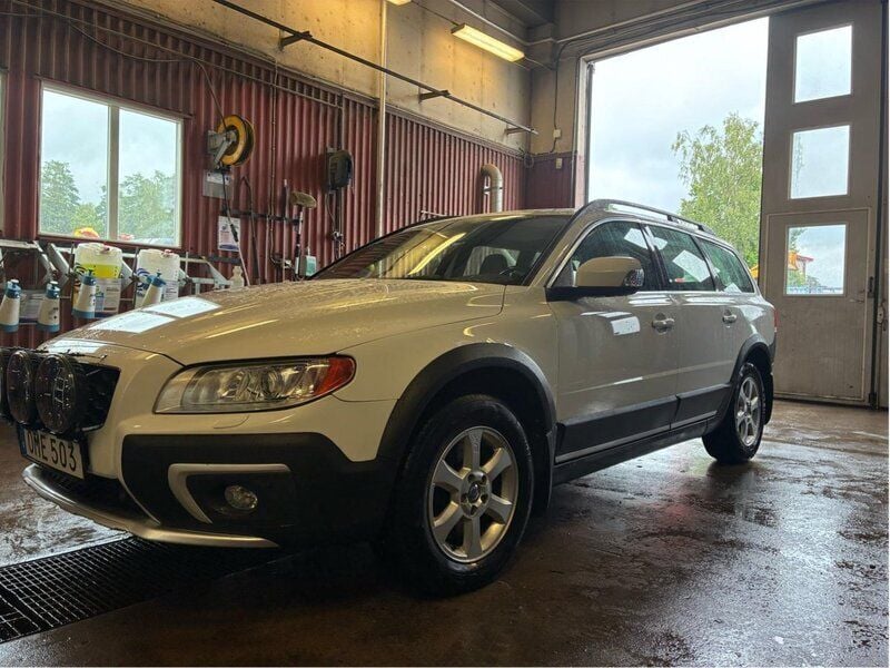 Vit Begagnad 2014 Volvo XC70 SUV | 135 000 kr (Bra pris) - Bild 1/4