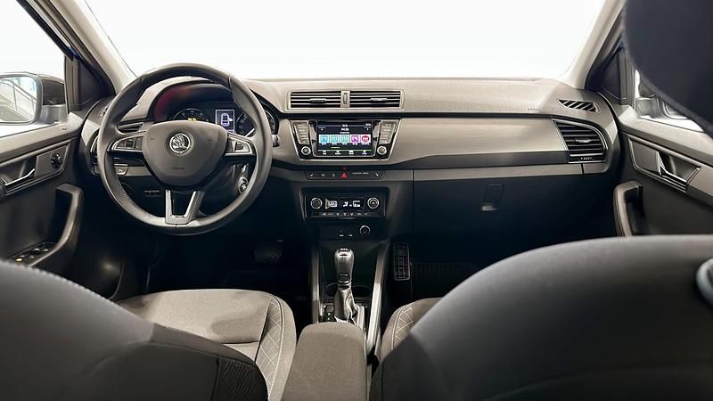 Begagnad Skoda Fabia Style 110 HK (80 kW) 2017 Blå Halvkombi