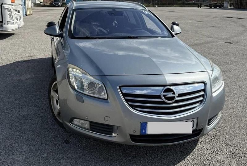 Grå Begagnad 2010 Opel Insignia Edition Kombi | 39 000 kr - Bild 1/4