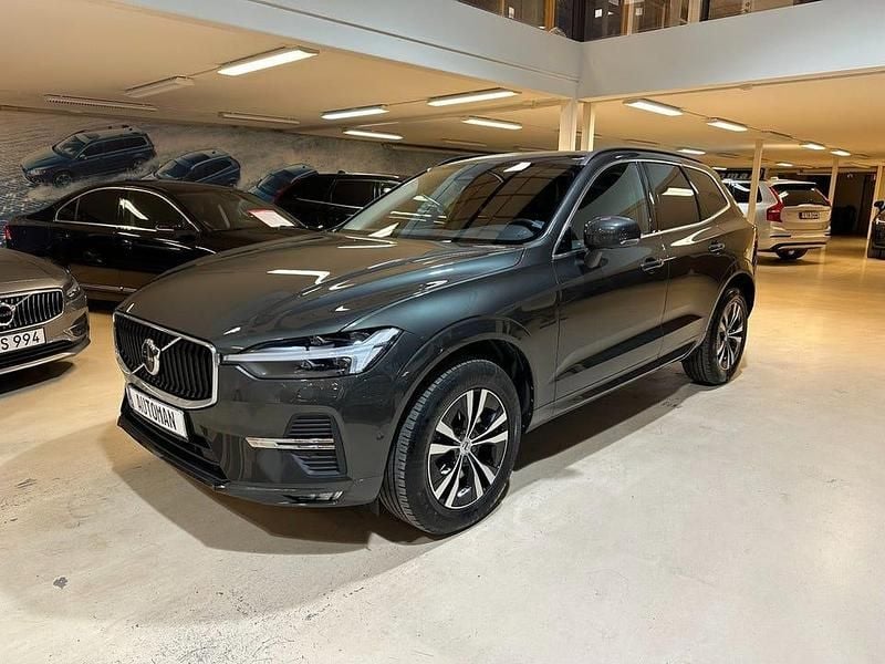 Mörkgrå Begagnad 2022 Volvo XC60 Momentum SUV | 409 900 kr (Marknadspris) - Bild 1/4