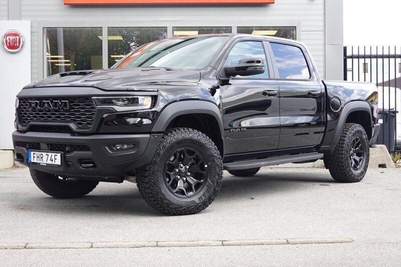 Svart Ny 2025 Dodge Ram Pickup | 1 415 000 kr (Lite dyr) - Bild 1/4