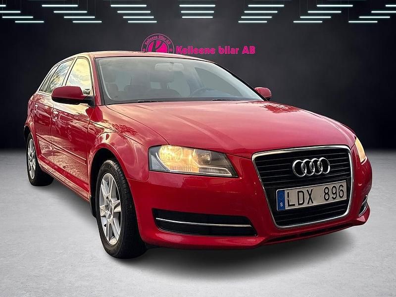 Begagnad Audi A3 Sportback Attraction 105 HK (77 kW) 2010 Röd Halvkombi