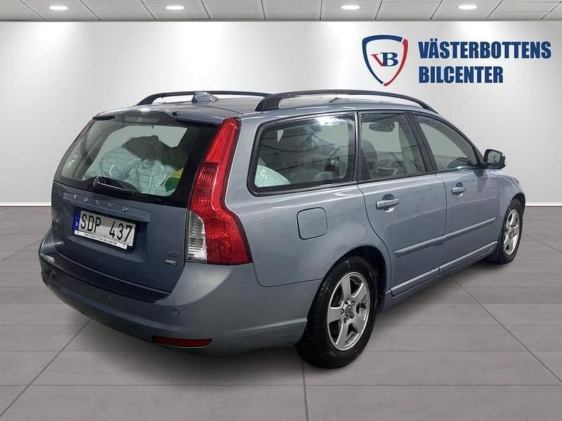 Begagnad Volvo V50 Momentum 109 HK (80 kW) 2010 Ljusblå (blå) Kombi