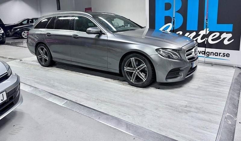 Grå Begagnad 2017 Mercedes E220 AMG Kombi | 209 000 kr (Bra pris) - Bild 1/4