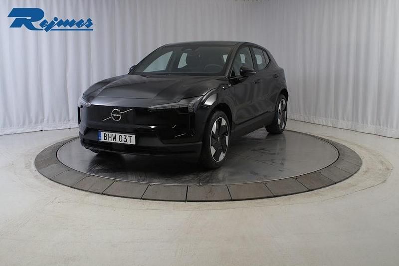 Svart Ny 2026 Volvo EX30 Single Motor Extended Range SUV | 499 900 kr (Bra pris) - Bild 1/4