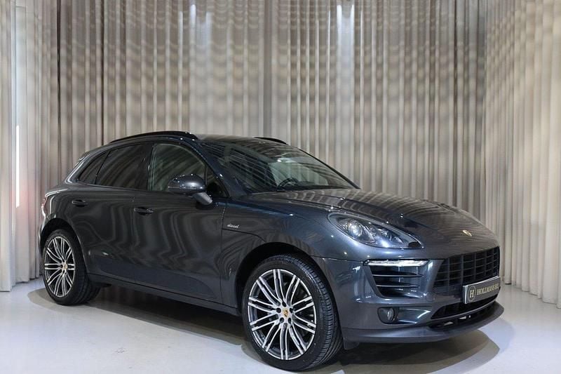 Grå Begagnad 2017 Porsche Macan S Sport SUV | 329 900 kr (Marknadspris) - Bild 1/4