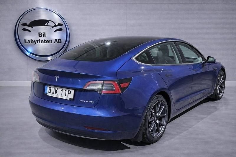 Begagnad Tesla Model 3 Long Range AWD 324 kW (441 HK) 2020 Blå Sedan