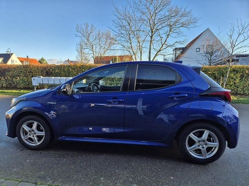 Begagnad 2020 Toyota Yaris Hybrid Style Halvkombi | 175 000 kr (Bra pris) - Bild 1/4