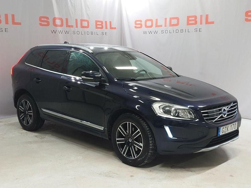 Mörkblå Begagnad 2017 Volvo XC60 Standard SUV | 169 800 kr (Marknadspris) - Bild 1/4