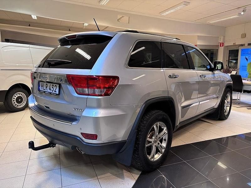 Begagnad Jeep Grand Cherokee Overland 241 HK (177 kW) 2012 Grå SUV