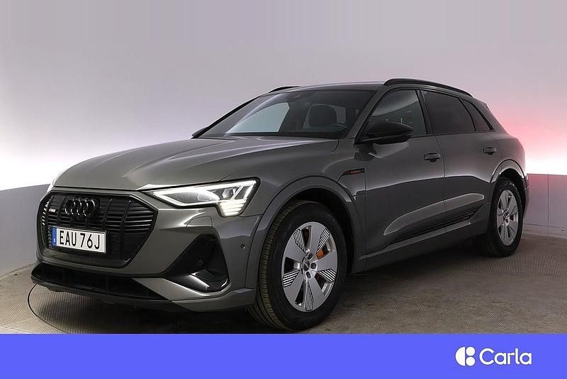 Grå Begagnad 2022 Audi e-tron S-Line SUV | 419 900 kr (Marknadspris) - Bild 1/4