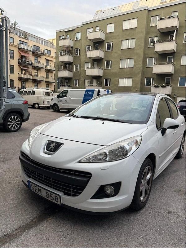 Vit Begagnad 2011 Peugeot 207 Halvkombi | 44 995 kr (Marknadspris) - Bild 1/4