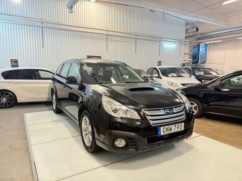 Svart Begagnad 2015 Subaru Outback Kombi | 89 900 kr (Superpris) - Bild 1/3