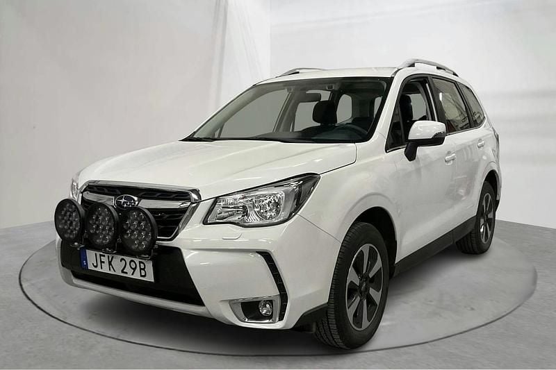 Vit Begagnad 2019 Subaru Forester SUV | 256 000 kr (Bra pris) - Bild 1/4