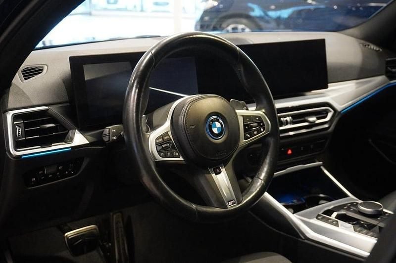 Begagnad BMW 330 M Sport 184 HK (135 kW) 2023 Blå Kombi