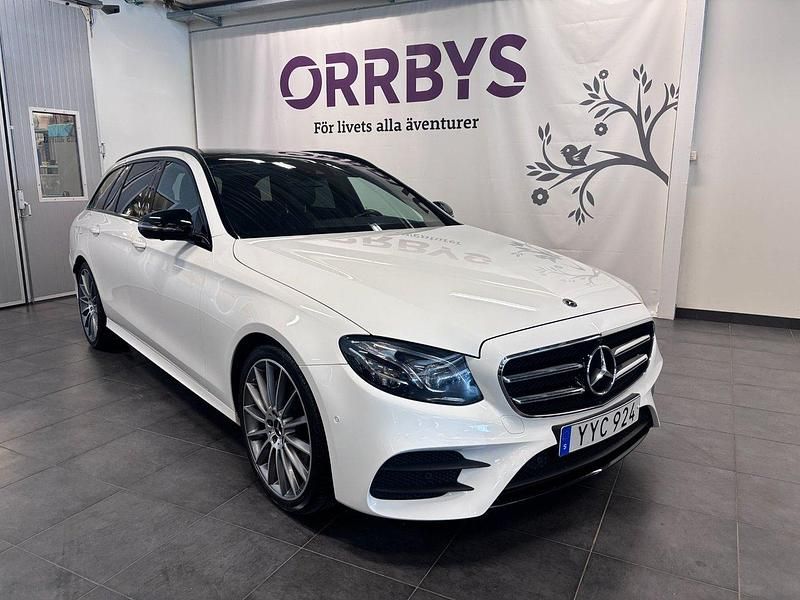 Vit Begagnad 2017 Mercedes E220 AMG line Kombi | 349 000 kr (Lite dyr) - Bild 1/4
