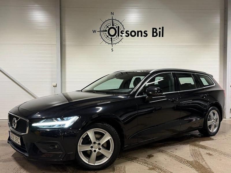 Svart Begagnad 2020 Volvo V60 Momentum Kombi | 239 900 kr (Marknadspris) - Bild 1/4