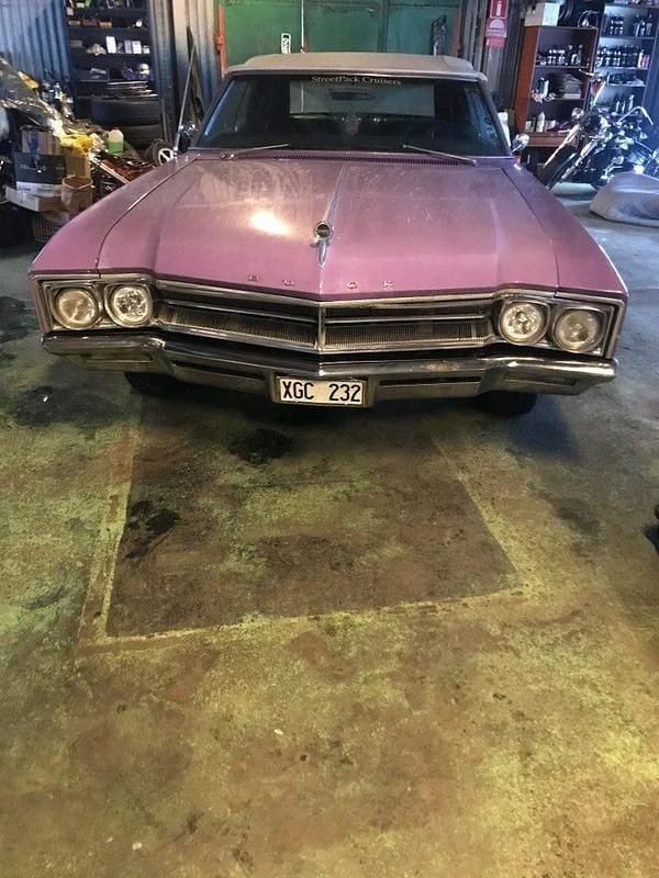 Begagnad Buick Wildcat 330 HK (242 kW) 1966 Lila Cab