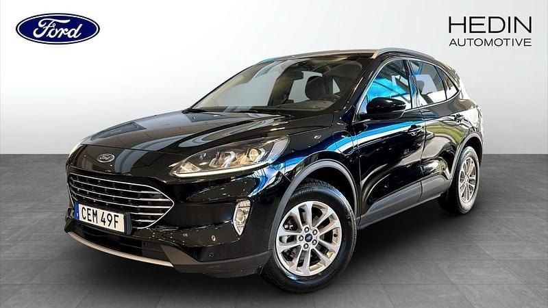 Svart (black) Begagnad 2022 Ford Kuga Titanium SUV | 269 900 kr (Marknadspris) - Bild 1/4