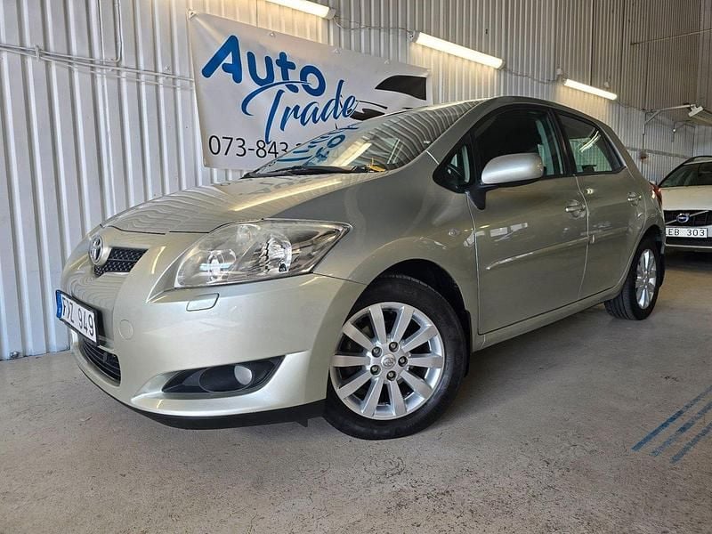 Silver Begagnad 2007 Toyota Auris Halvkombi | 79 900 kr (Marknadspris) - Bild 1/4